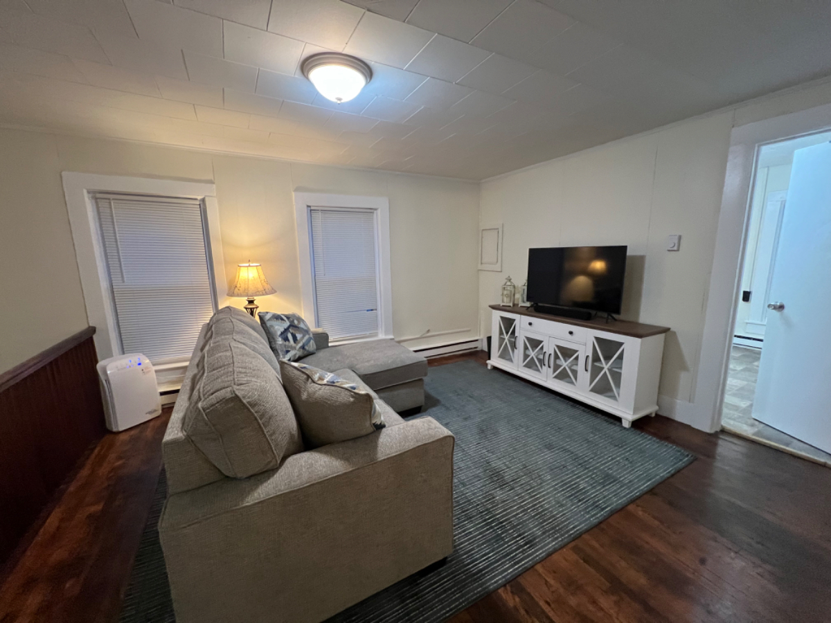 Cozy Cottage Place - Furnished 2 Bedroom Apartment - Glens Falls - Photo 1