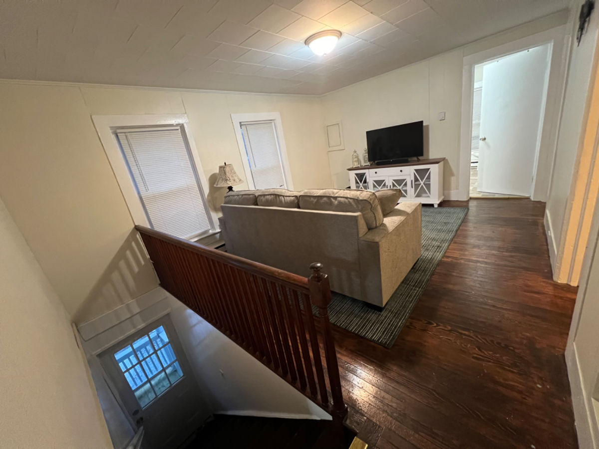 Cozy Cottage Place - Furnished 2 Bedroom Apartment - Glens Falls - Photo 2