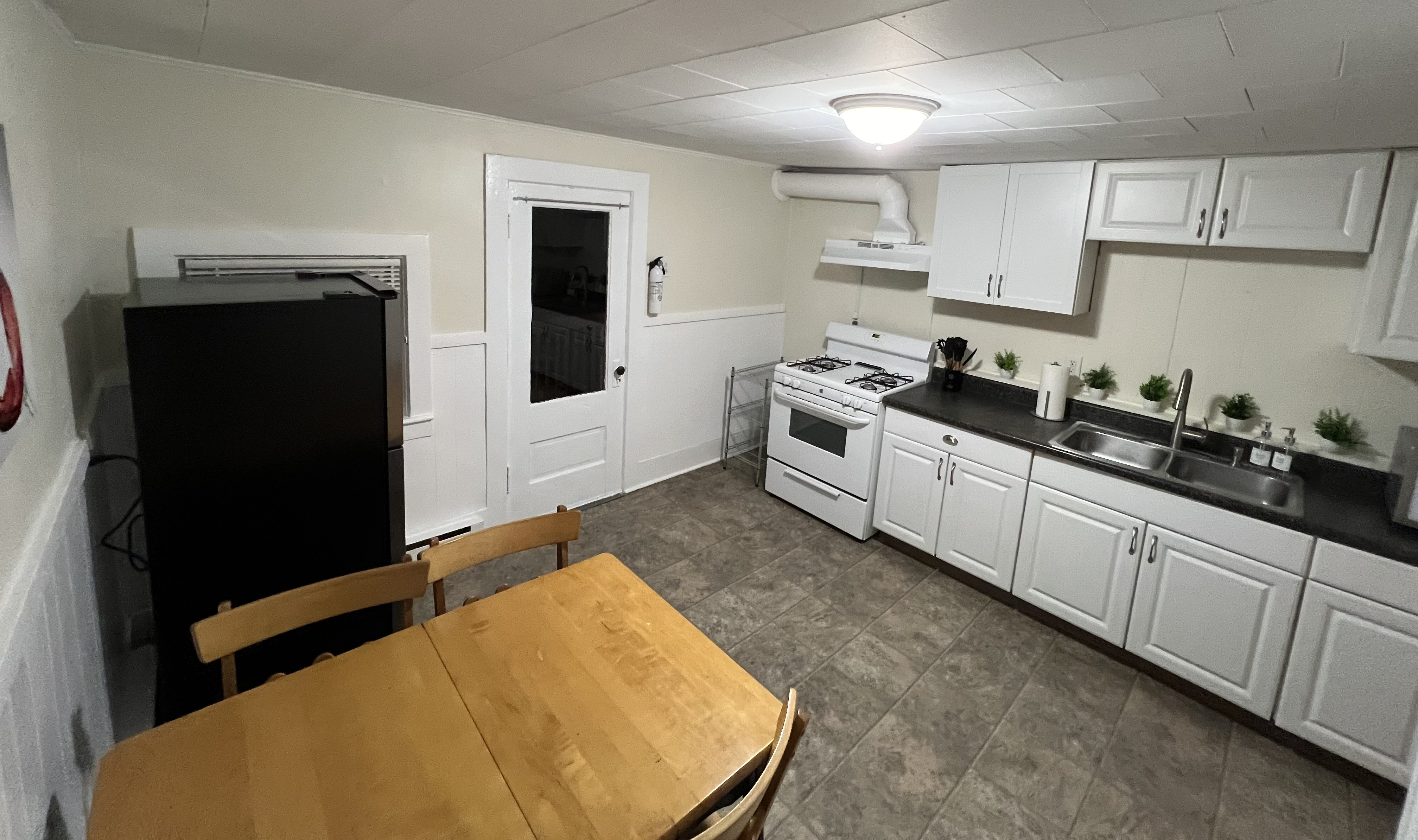 Cozy Cottage Place - Furnished 2 Bedroom Apartment - Glens Falls - Photo 8