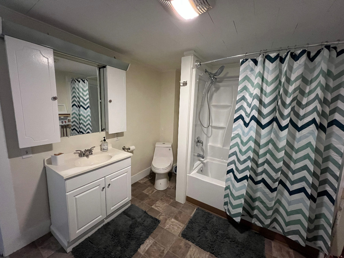 Cozy Cottage Place - Furnished 2 Bedroom Apartment - Glens Falls - Photo 11