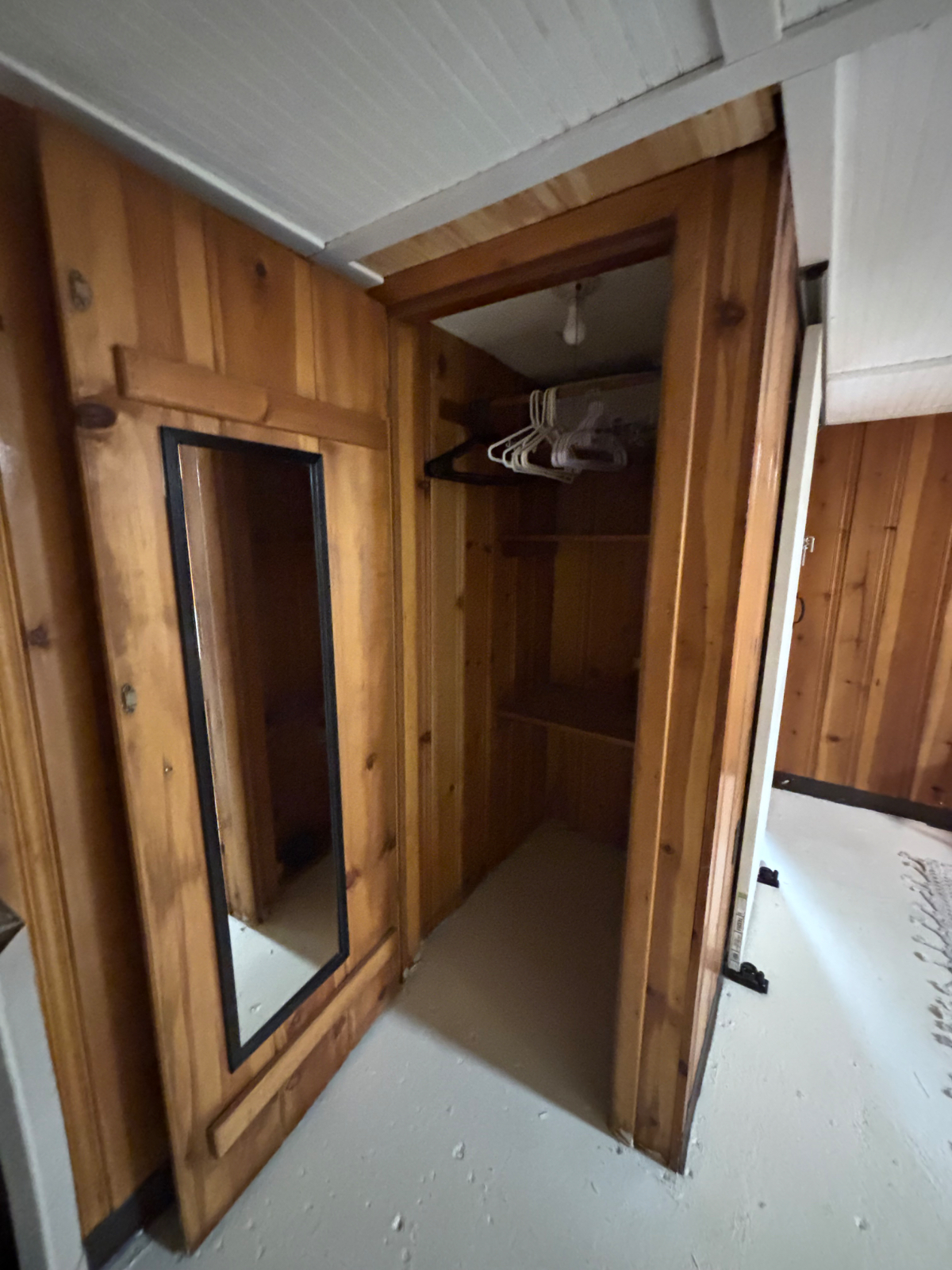 Entire Finished basement unit with private bath & bedroom - Photo 9