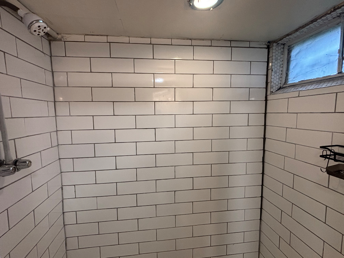 Entire Finished basement unit with private bath & bedroom - Photo 6