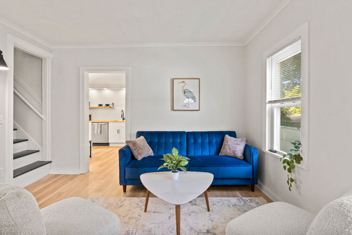 The Little Blue Bungalow - Photo 2