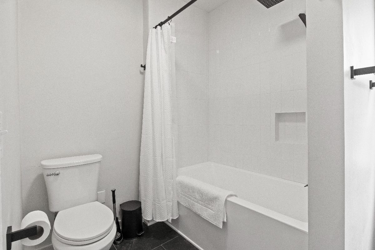 The Little Blue Bungalow - Photo 7