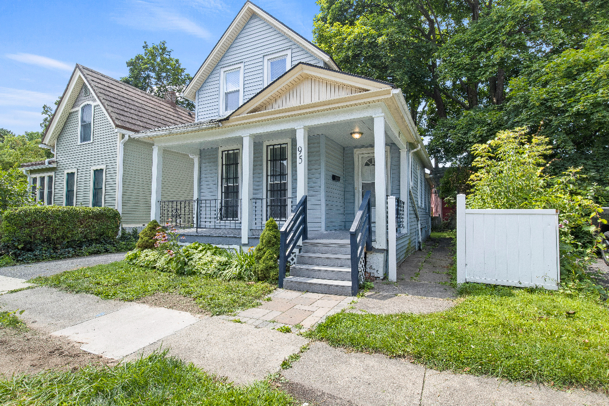The Little Blue Bungalow - Photo 11