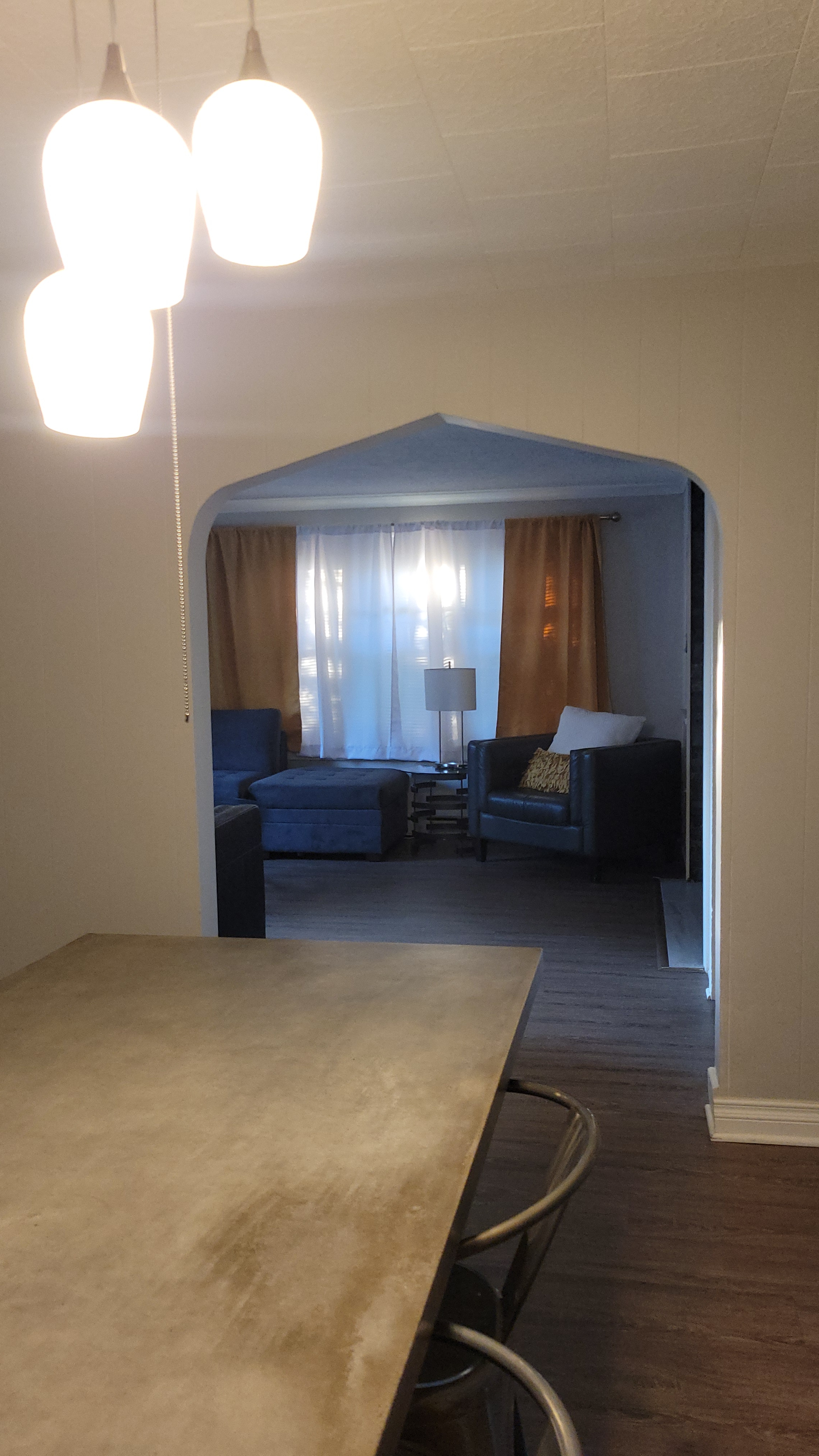 Spacious, Beautiful, 3BR Home Centrally Located for up to 5 or 6 people - Photo 9