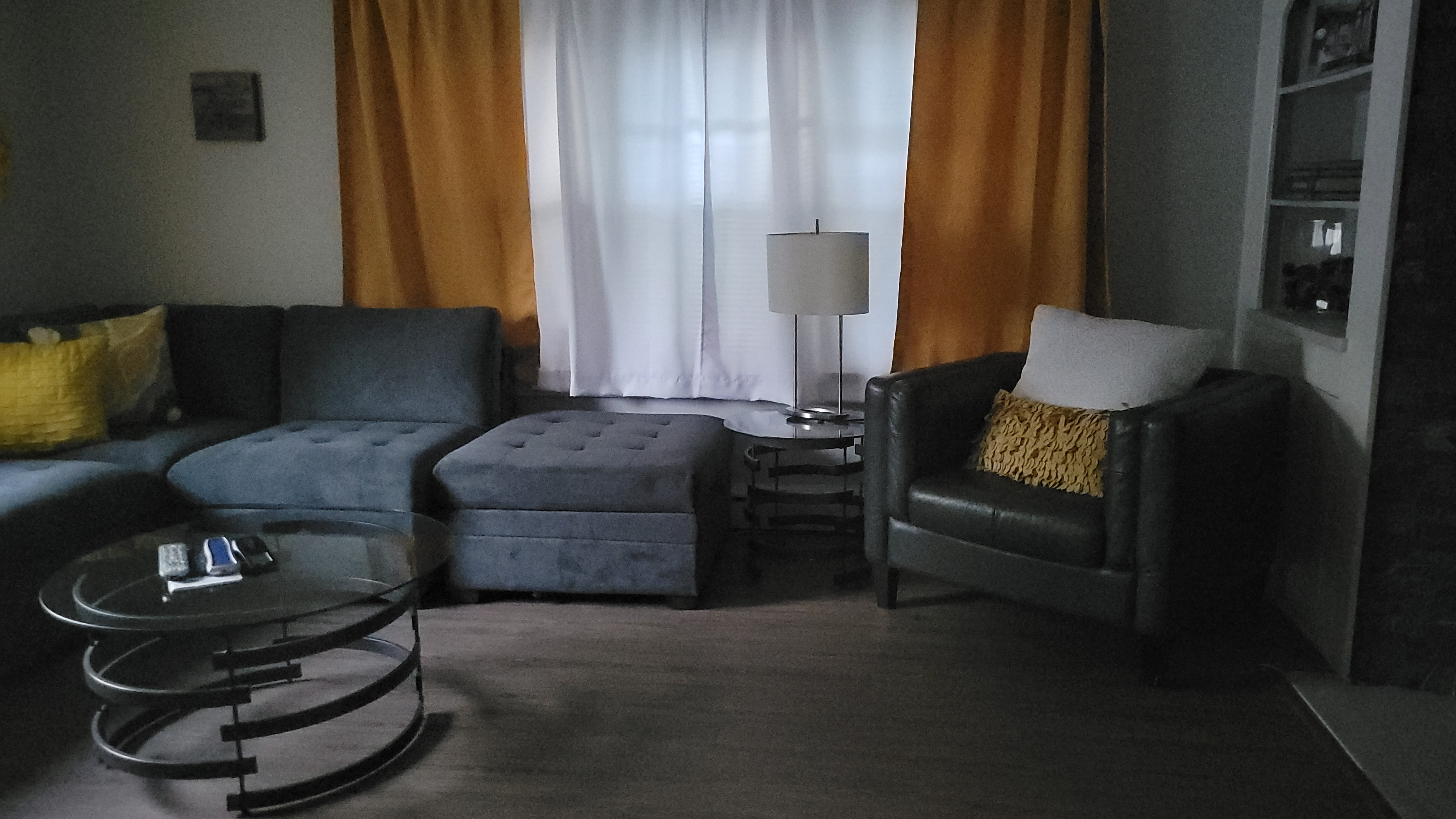 Spacious, Beautiful, 3BR Home Centrally Located for up to 5 or 6 people - Photo 3