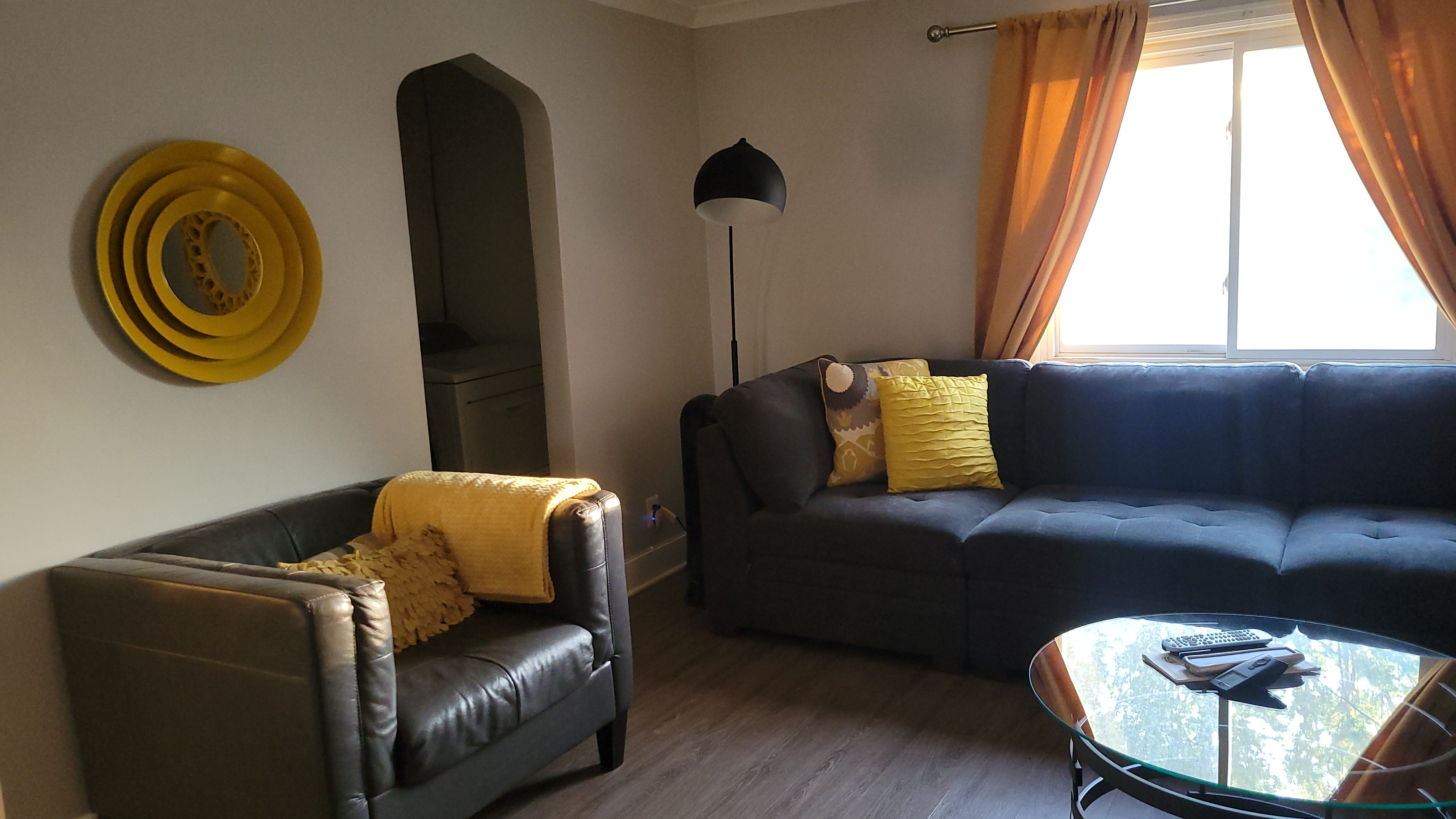 Spacious, Beautiful, 3BR Home Centrally Located for up to 5 or 6 people - Photo 2