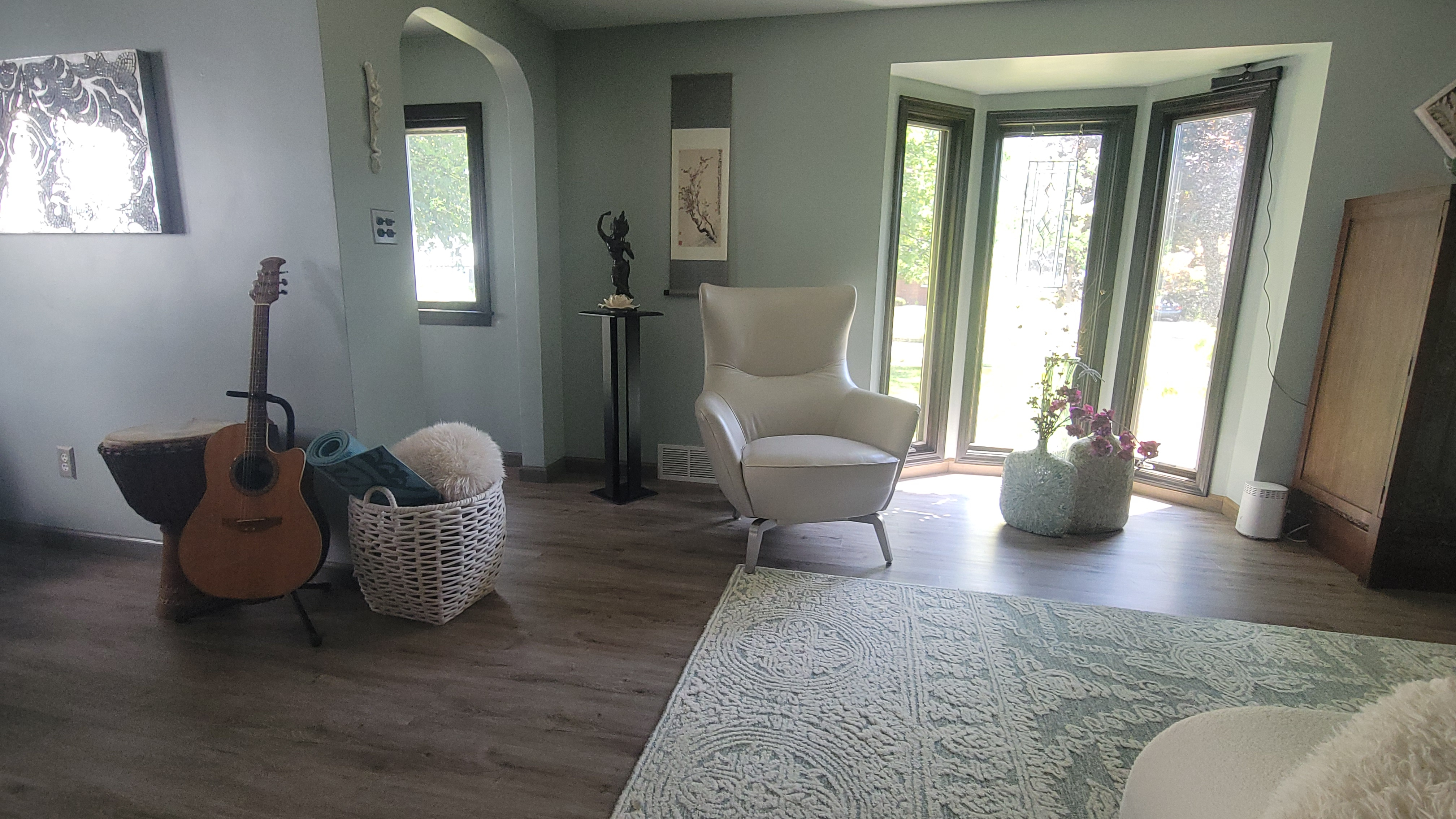 Spacious, Beautiful, 3BR Home Centrally Located for up to 5 or 6 people - Photo 5