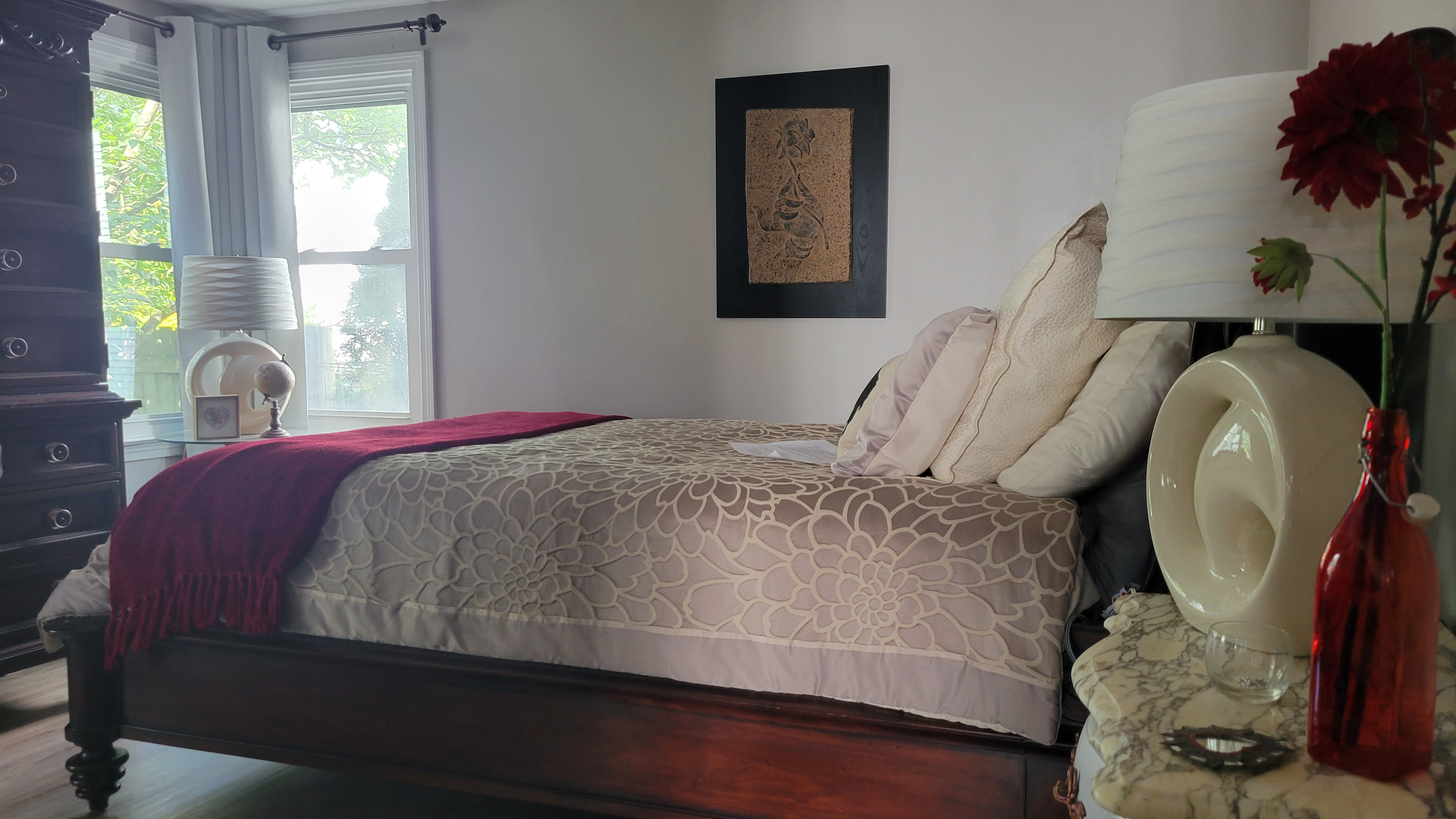 Spacious, Beautiful, 3BR Home Centrally Located for up to 5 or 6 people - Photo 12