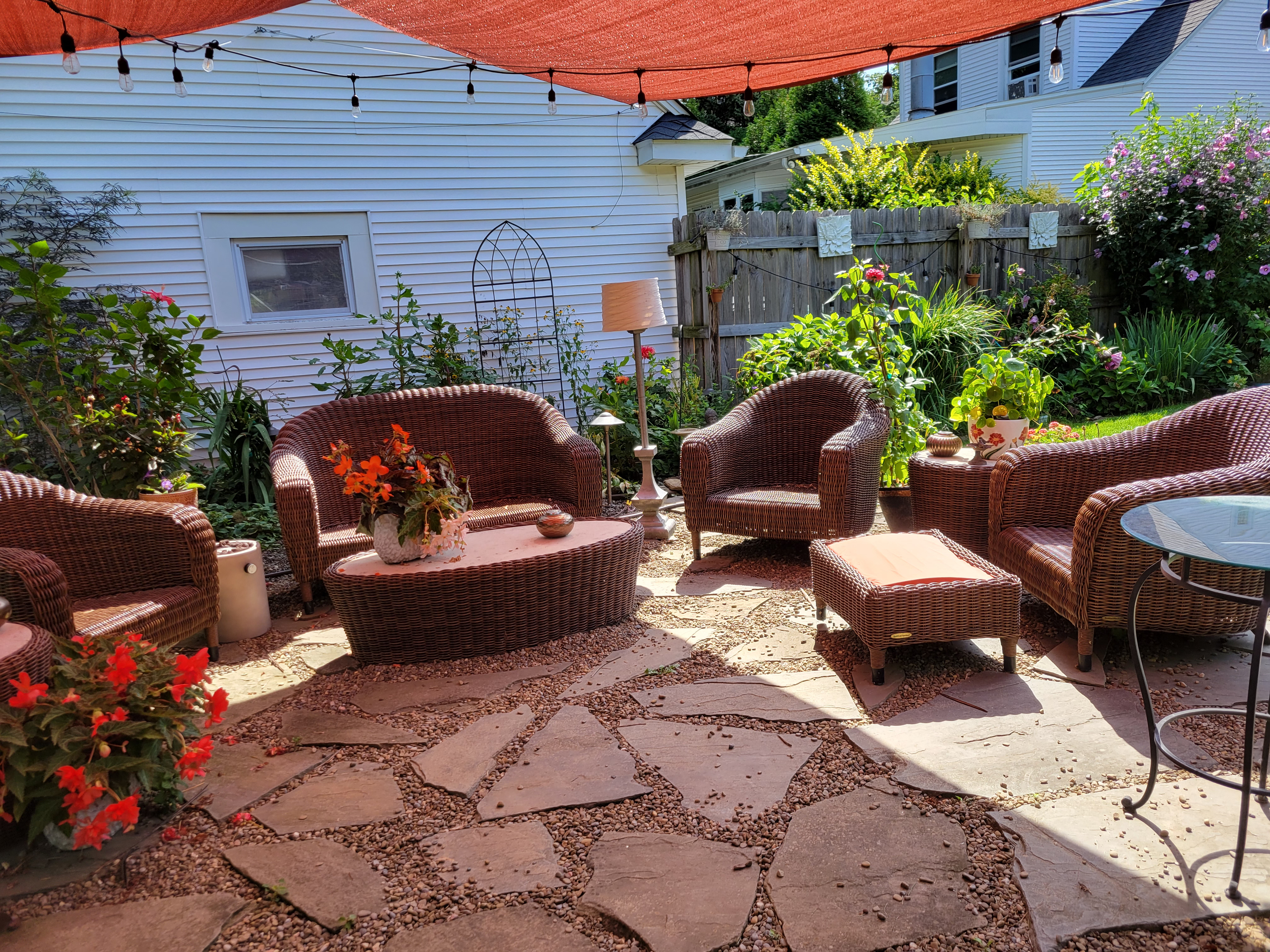 Spacious, Beautiful, 3BR Home Centrally Located for up to 5 or 6 people - Photo 2