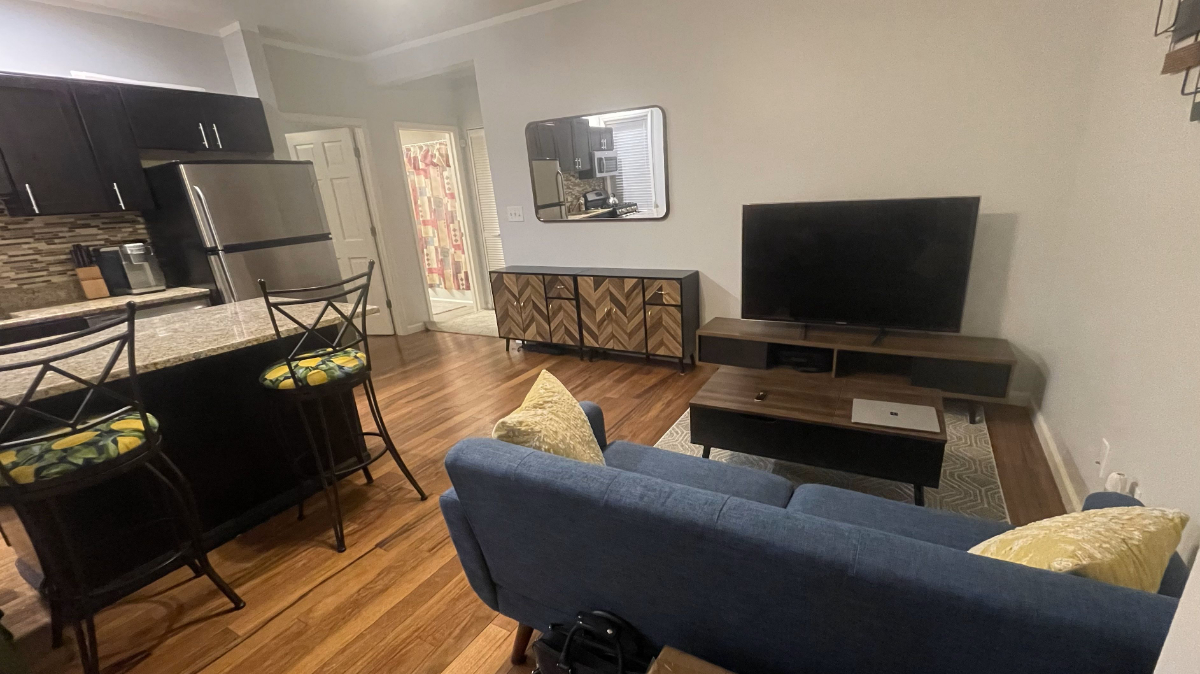 Newly Updated 2 Bedroom Apartment - Photo 5