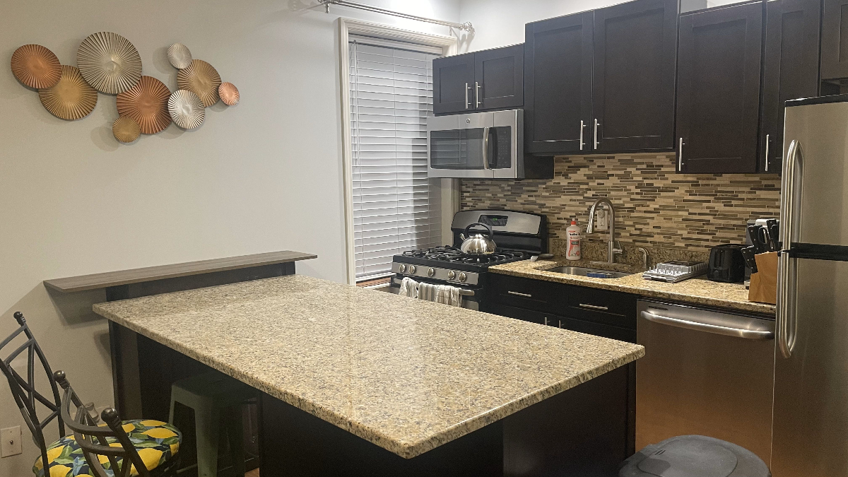 Newly Updated 2 Bedroom Apartment - Photo 6