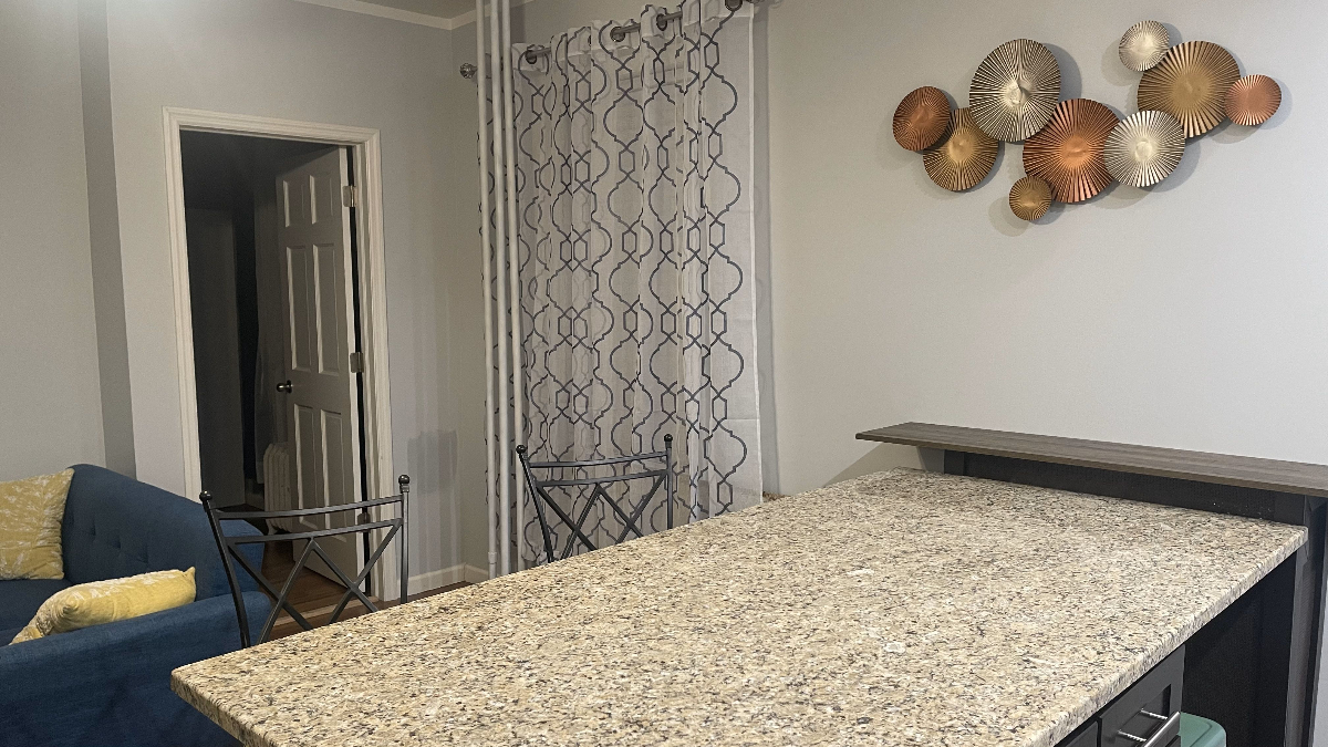 Newly Updated 2 Bedroom Apartment - Photo 7