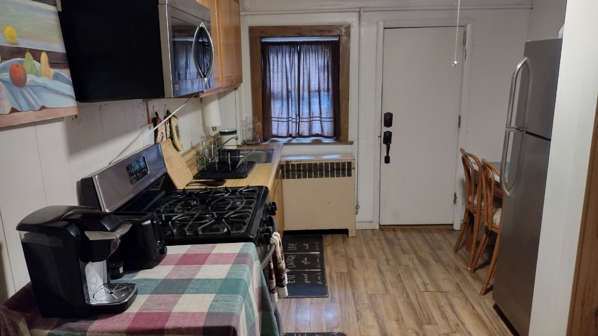 Convenient Stay in Historic Troy near RPI and Hospital - Photo 1