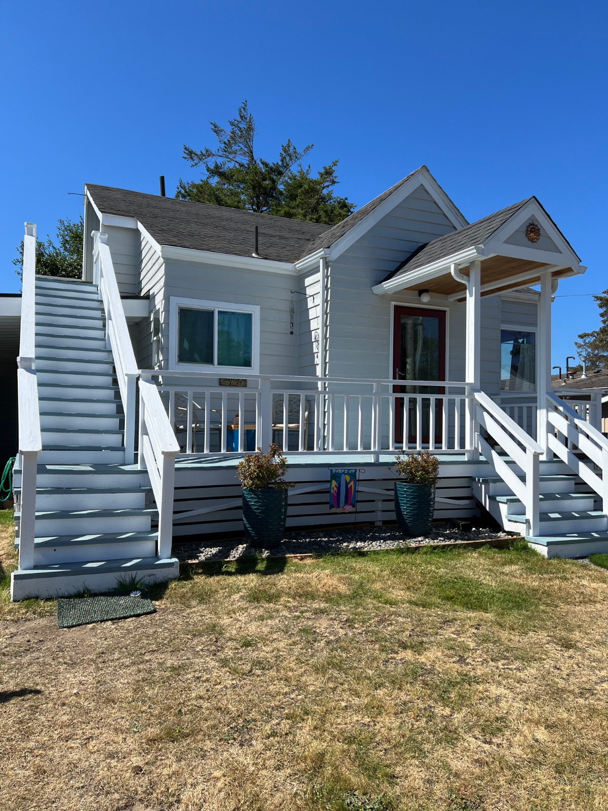 Cozy upstairs apartment of Seaside duplex home...
