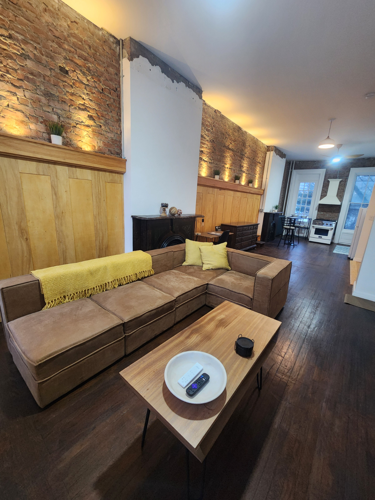 Prime Location - 1 Bedroom - Photo 1