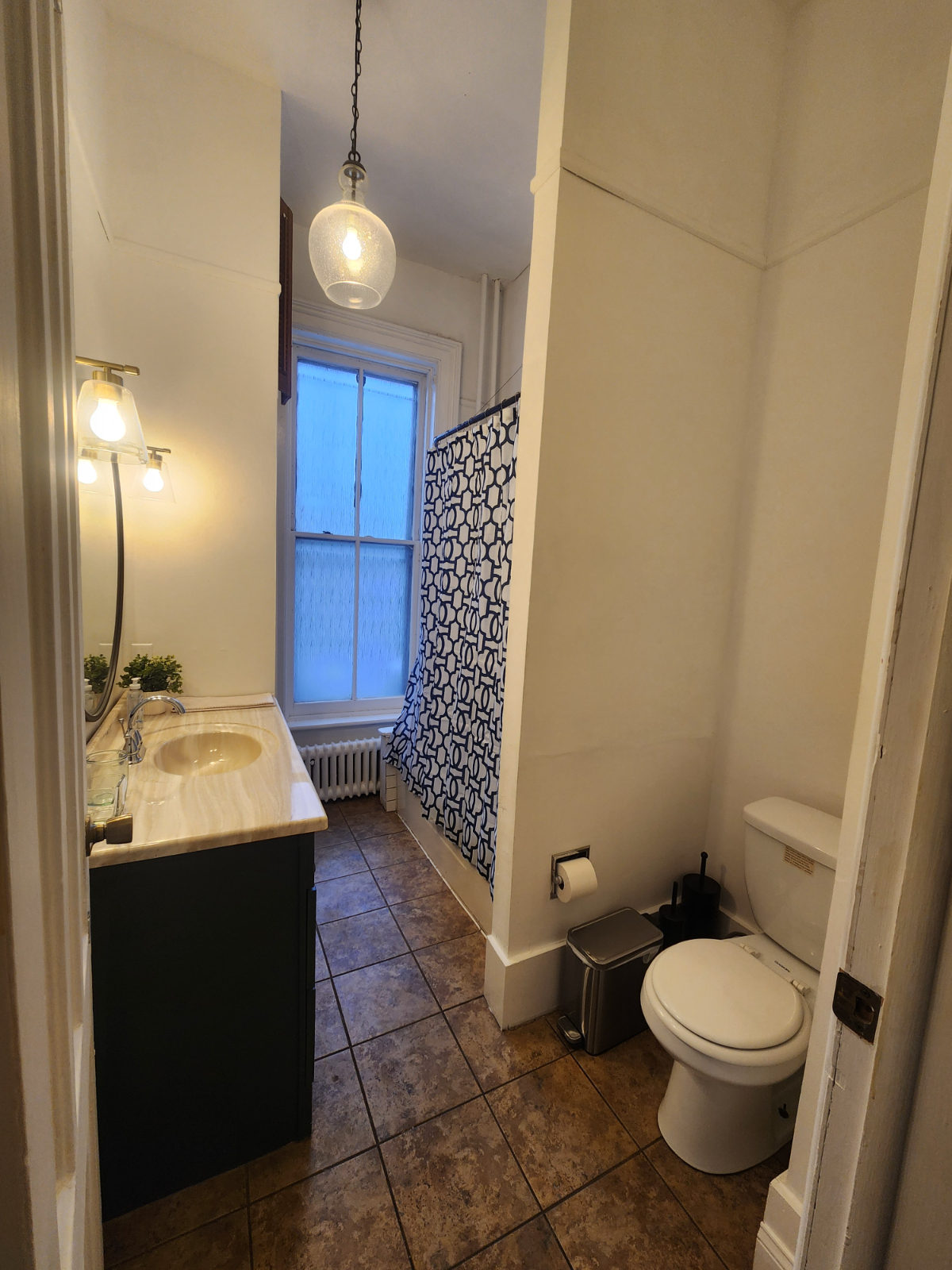 Prime Location - 1 Bedroom - Photo 9
