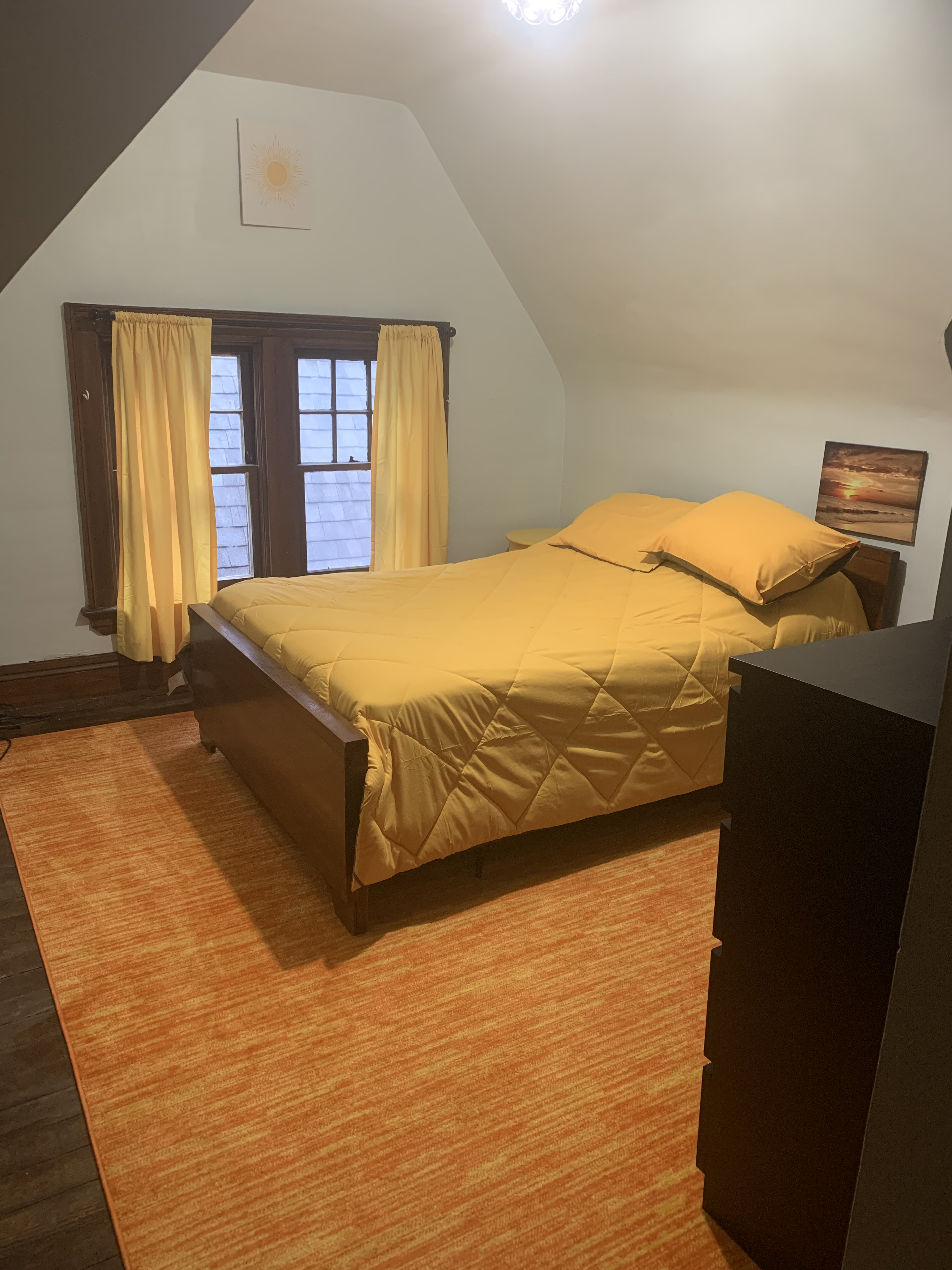 Elmwood Village 2 Bedroom Attic Apartment - Photo 5