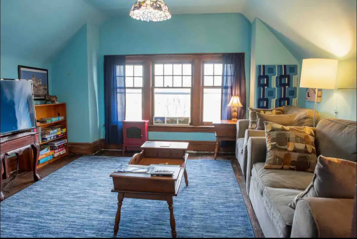 Elmwood Village 2 Bedroom Attic Apartment - Photo 1