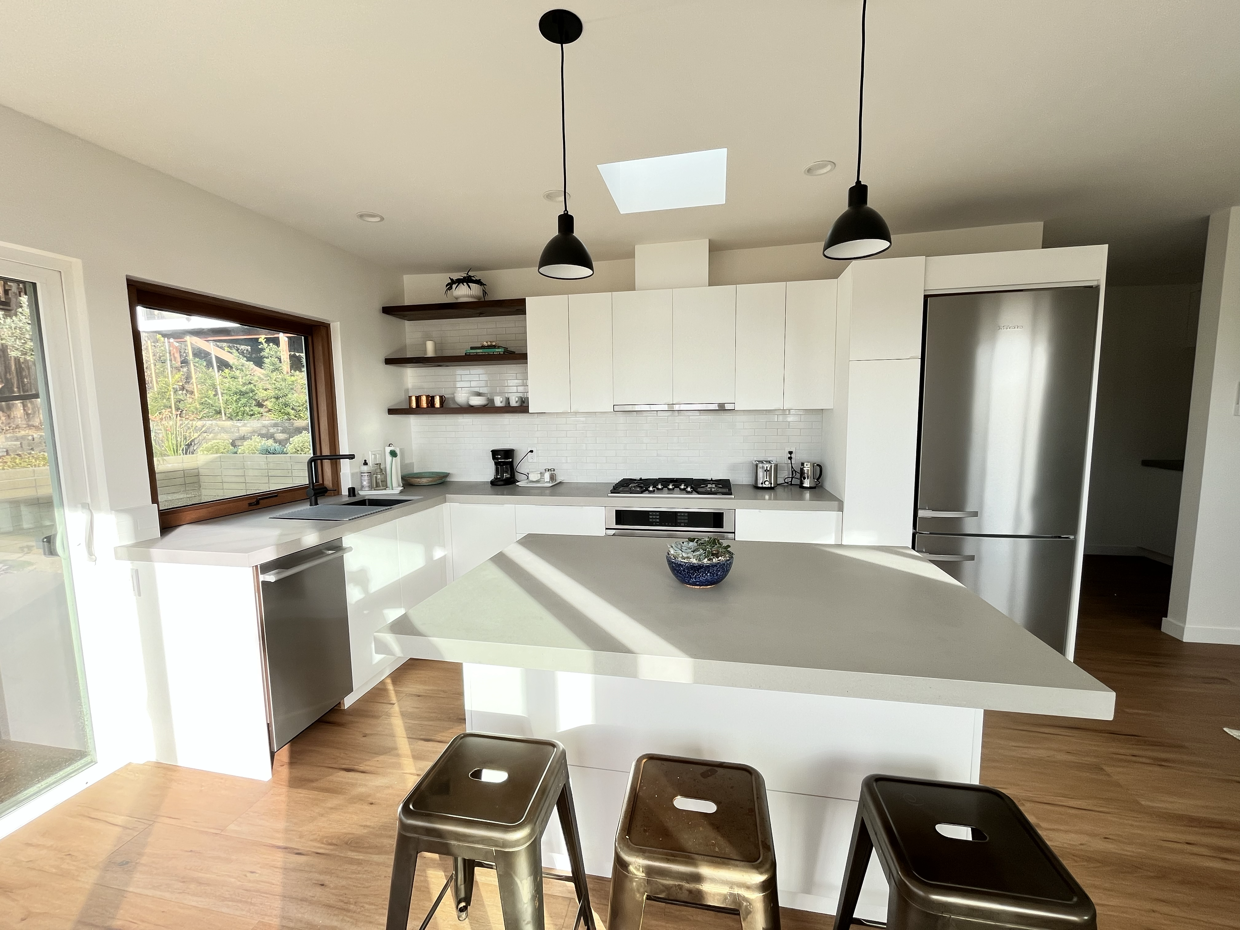Cozy Apartment in Bay Park - Photo 1