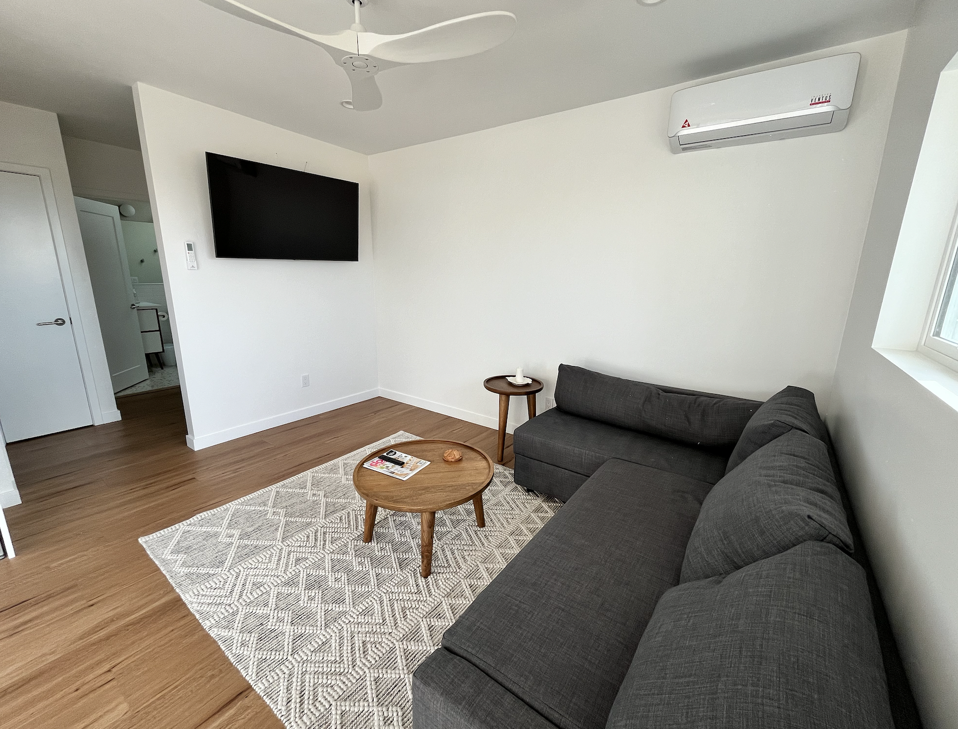 Cozy Apartment in Bay Park - Photo 4