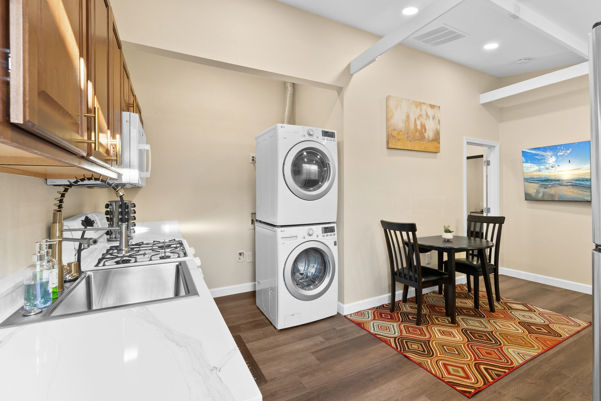 Renovated Luxrurious home in Clairemont - Photo 3