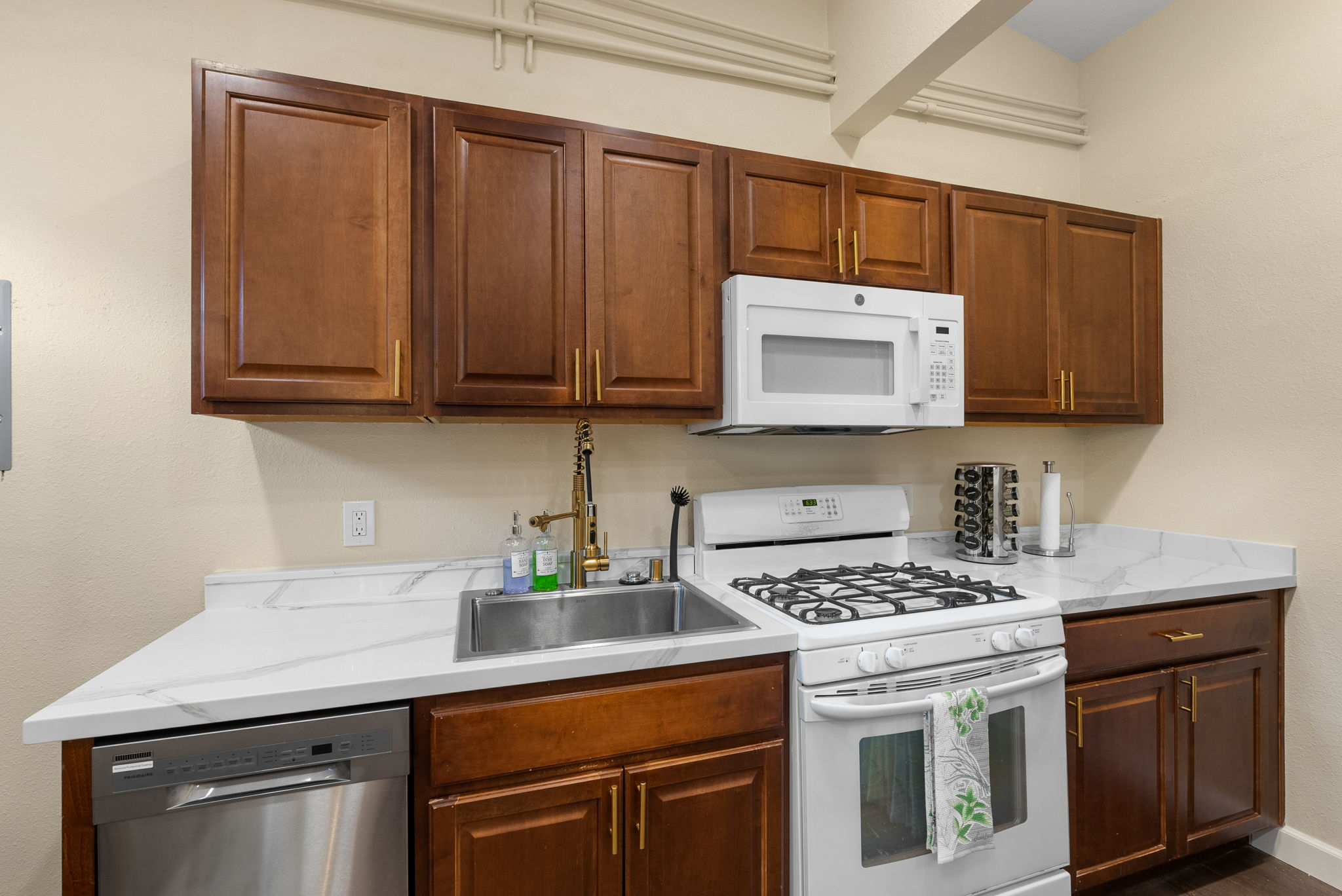 Renovated Luxrurious home in Clairemont - Photo 6