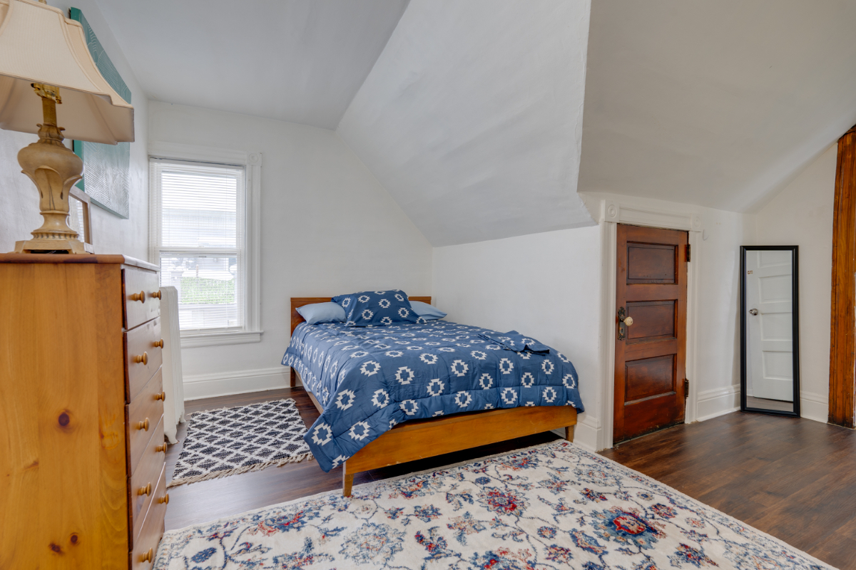 newly renovated one and half bedroom apartment... - Photo 5