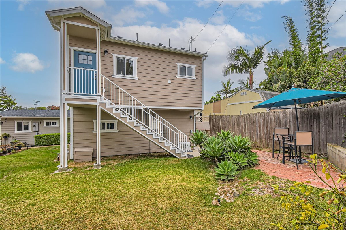 Detached private free standing unit in Point Loma w/ views to Down Town San Diego - Photo 3