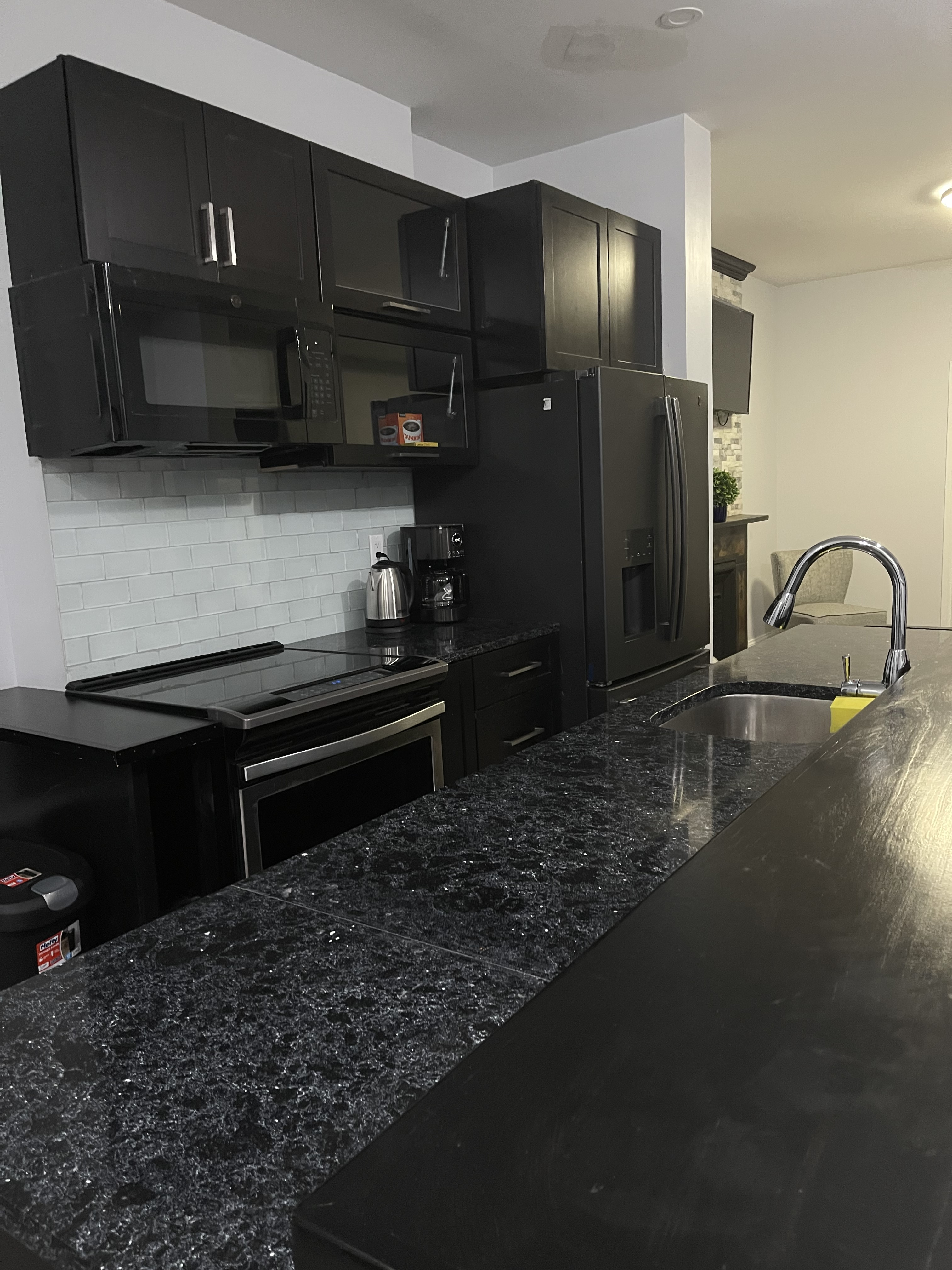 Luxury 4 bd 1 bath Home Away From Home - Photo 2