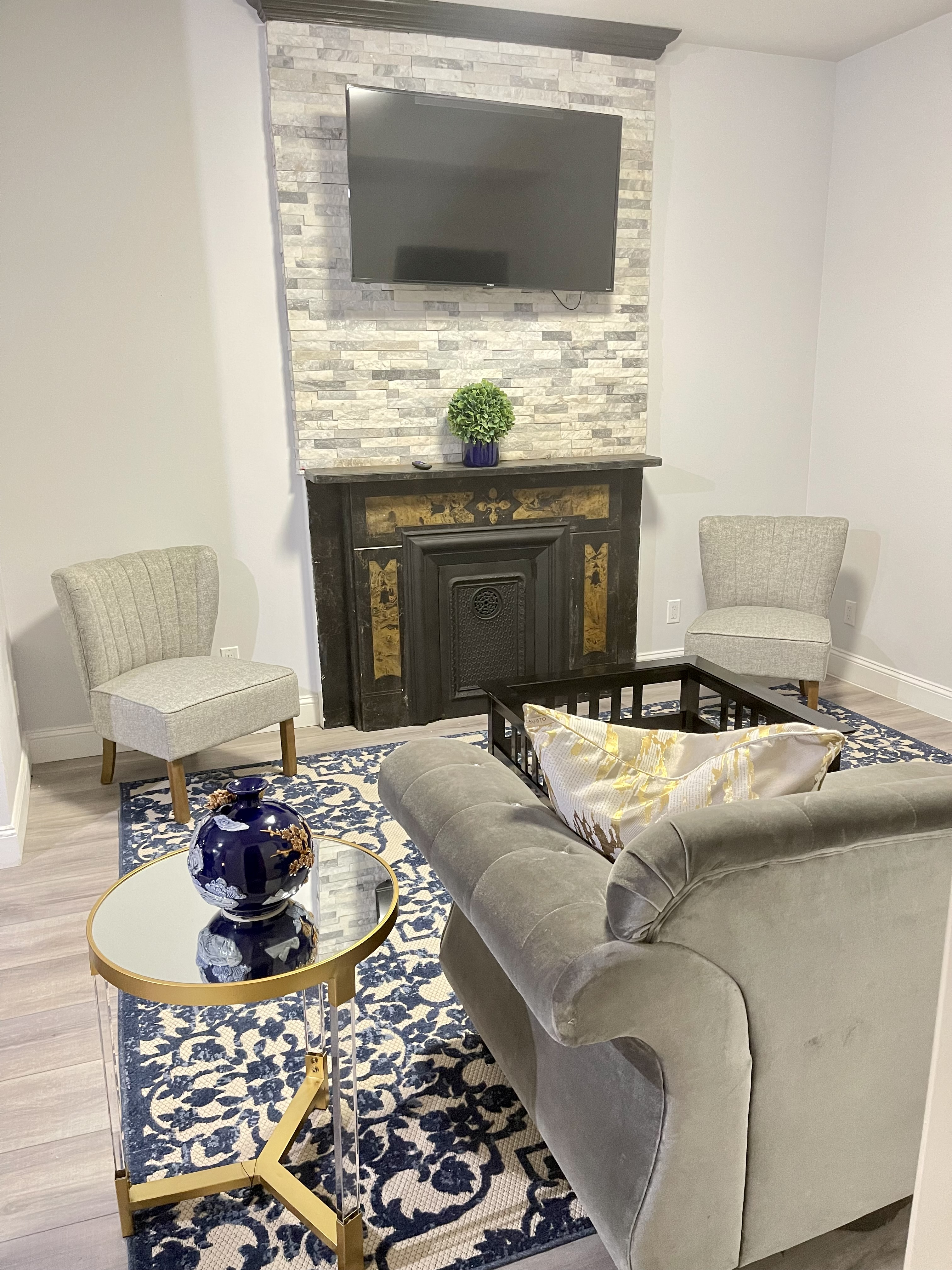 Luxury 4 bd 1 bath Home Away From Home - Photo 5
