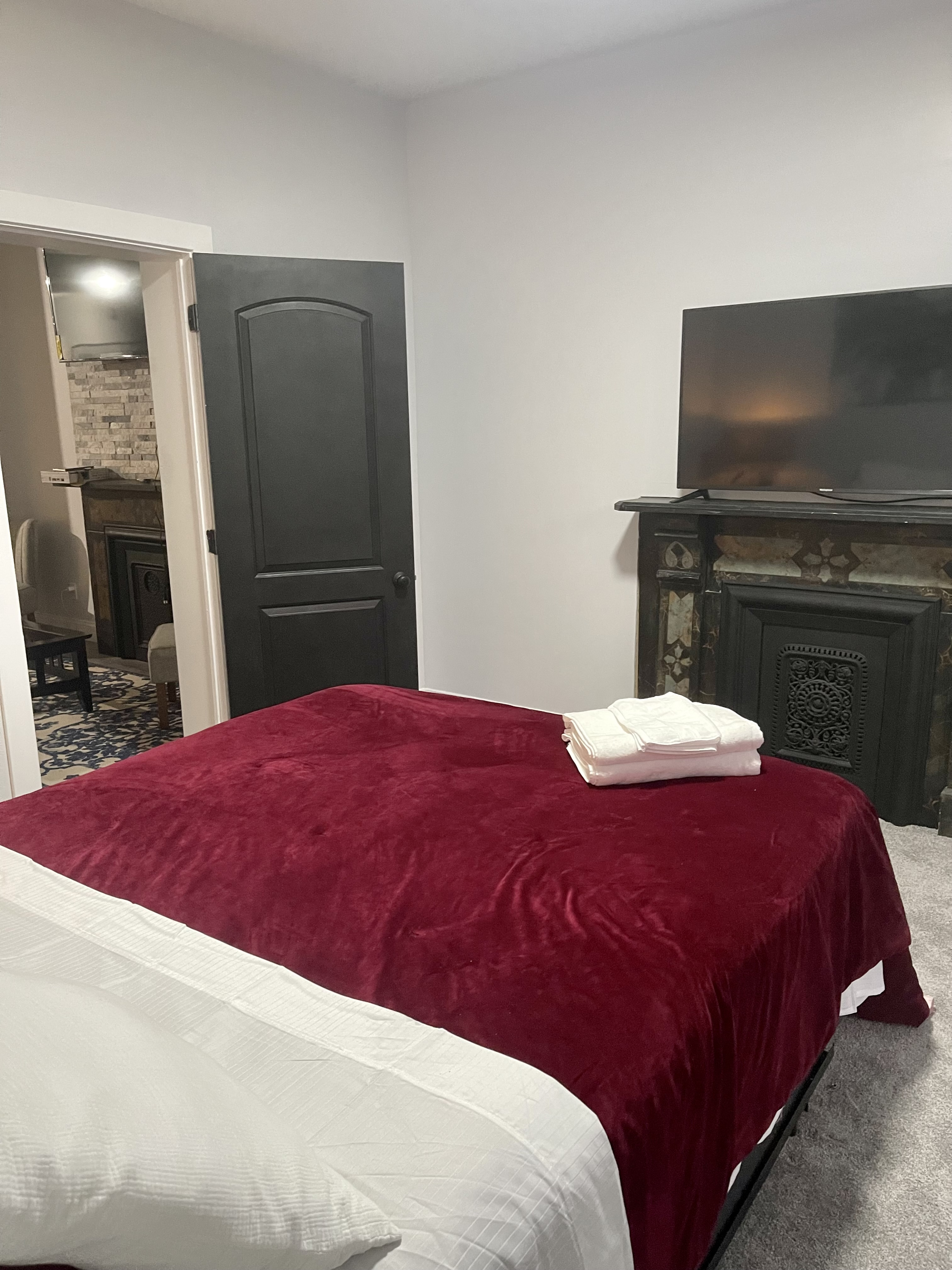 Luxury 4 bd 1 bath Home Away From Home - Photo 6