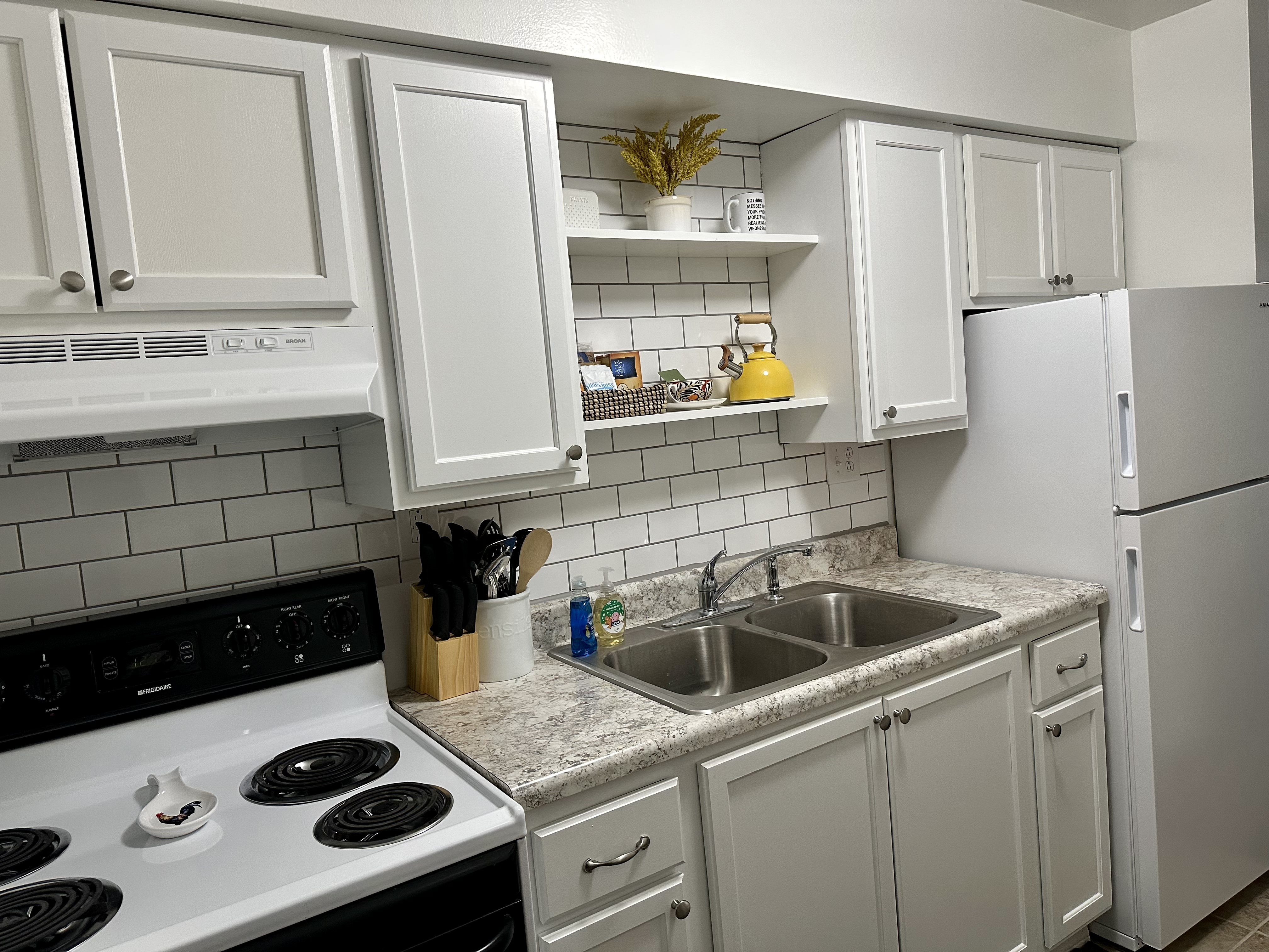 Stylish Boutique Retreat - Ritter Park Area - Designed for Comfort! - Photo 7