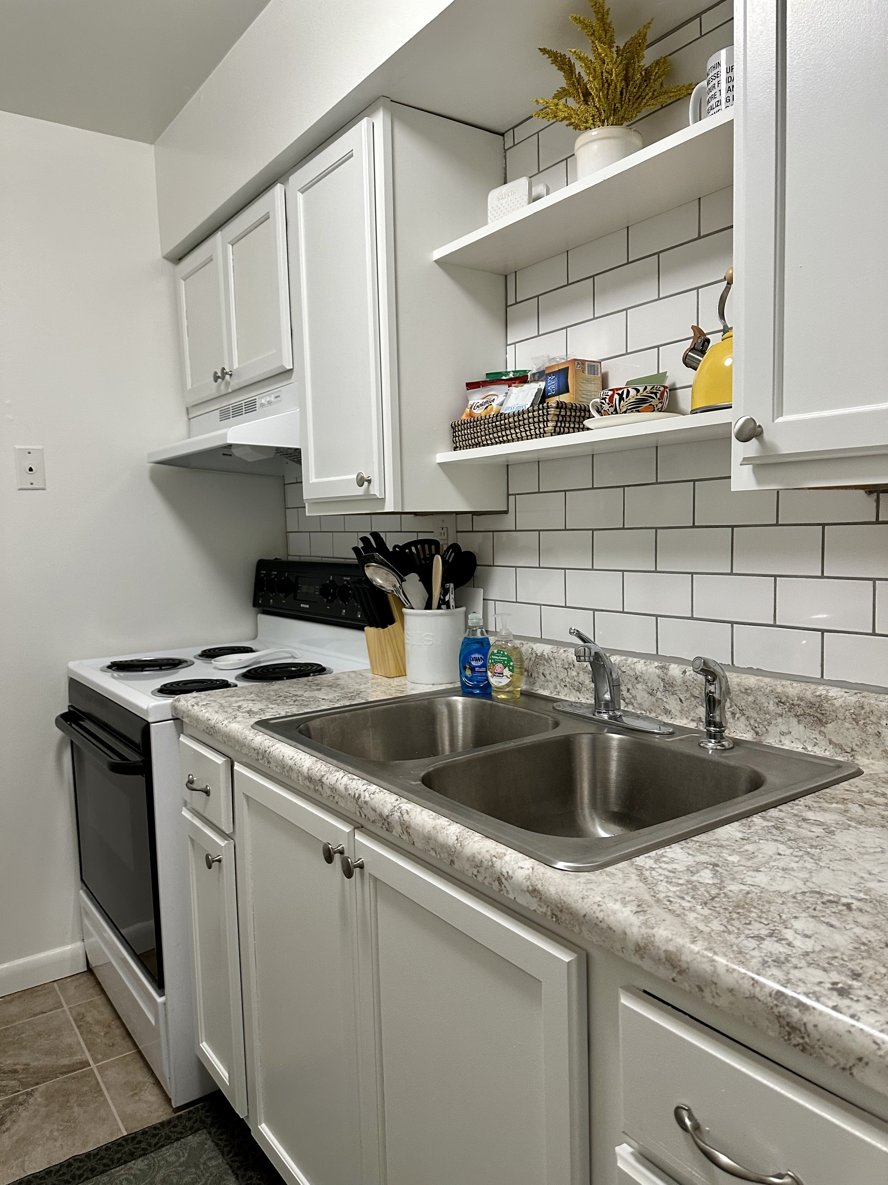 Stylish Boutique Retreat - Ritter Park Area - Designed for Comfort! - Photo 6