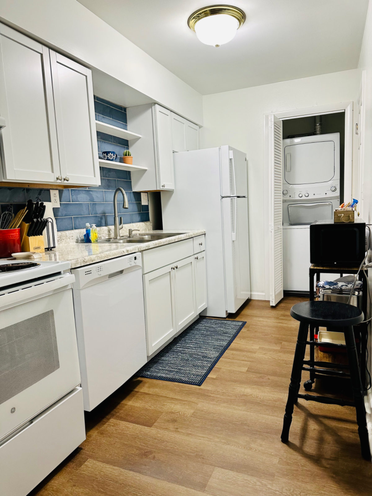 Stylish Boutique Retreat - Ritter Park Area - Designed for Comfort! - Photo 7