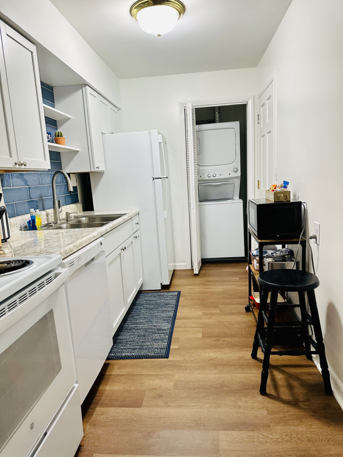 Stylish Boutique Retreat - Ritter Park Area - Designed for Comfort! - Photo 11