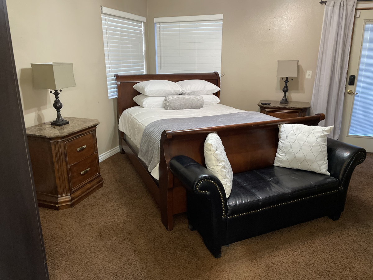 Find Peace and Comfort in Your Own Private Sanctuary - Four Bedrooms in a House ROOM 4