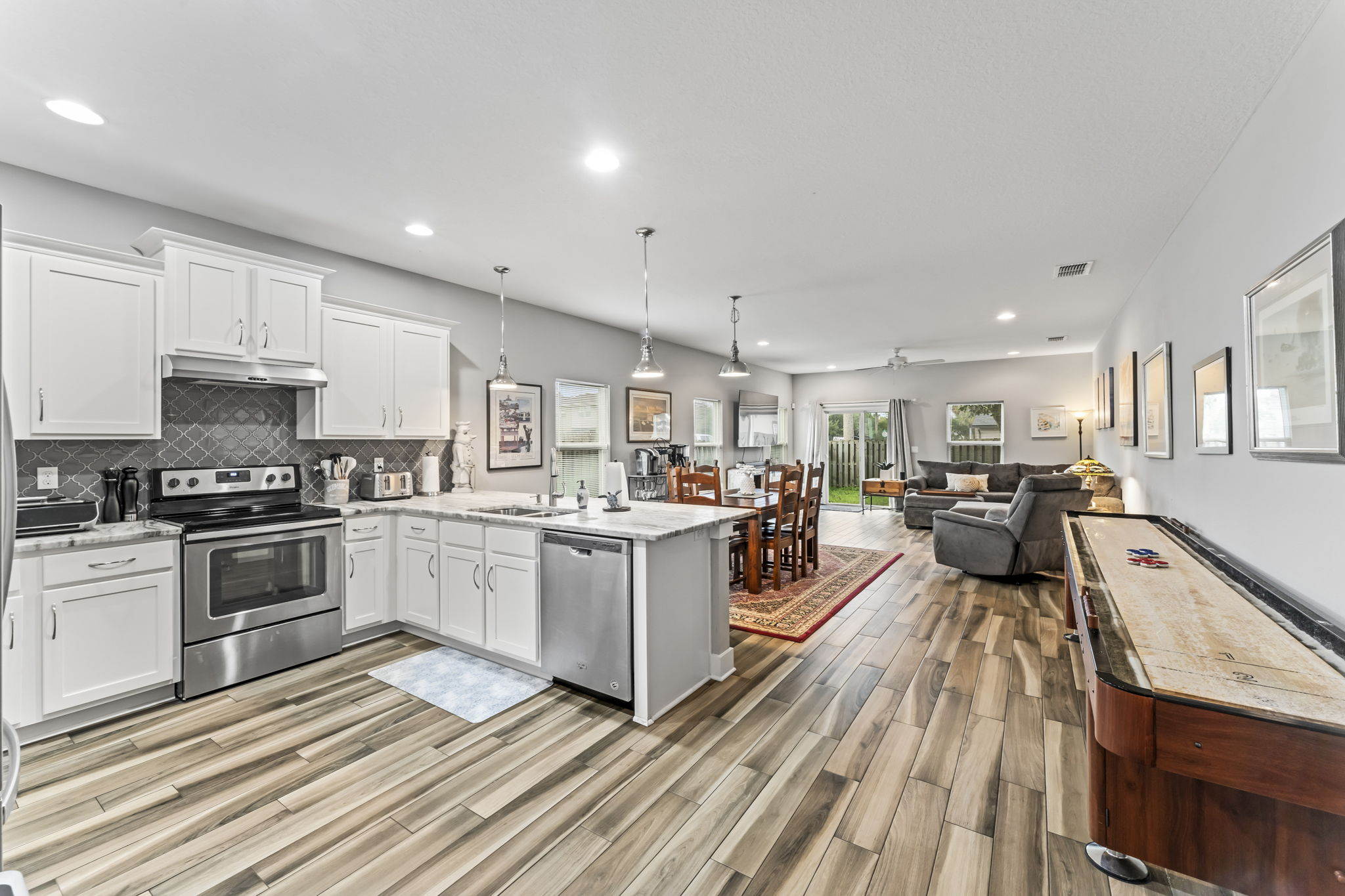 4 BR Townhome Walk to beach, Mayo Clinic 3 miles. Shuffleboard