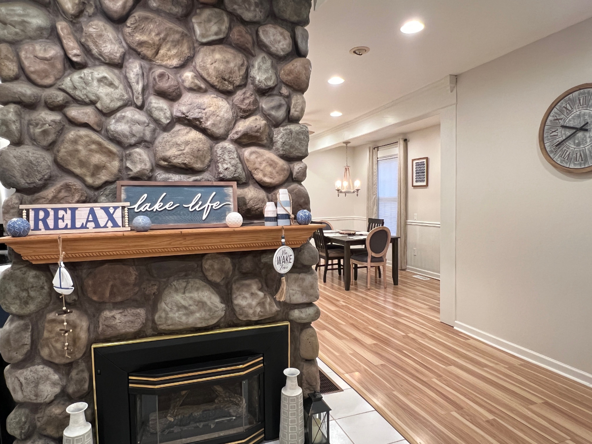 First Floor Lakeside, 1 Bed 1 Bath Fully Furnished
