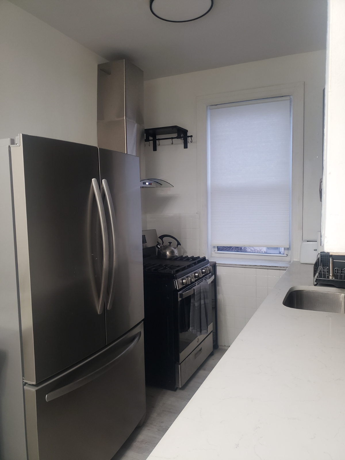 One Bedroom Apt - Photo 2