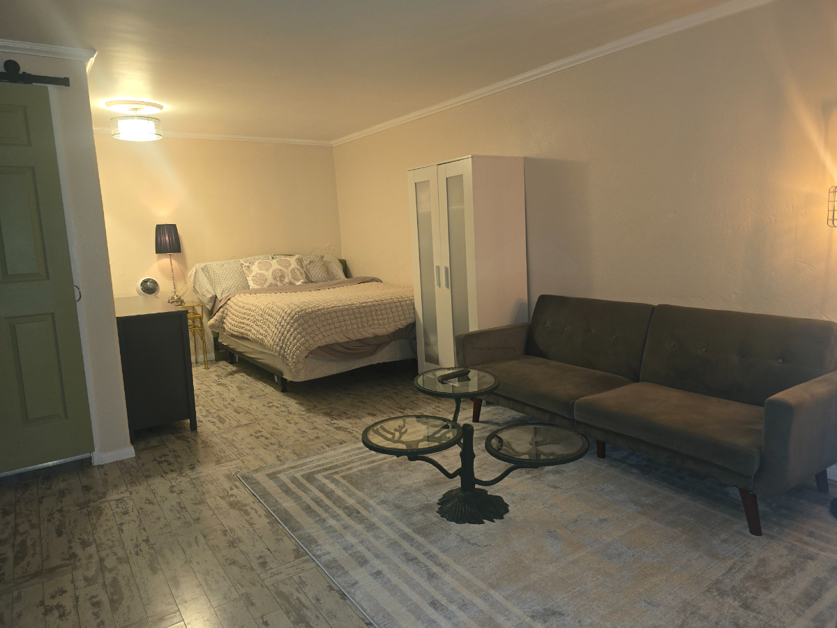 Private studio located in point loma San Diego - Photo 3