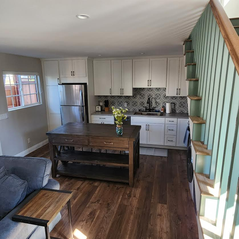 Charming & Fully Furnished 1 Bed/1 Bath Farmhouse Style House in Historic Talmadge - Available Sept. 12 - Photo 4