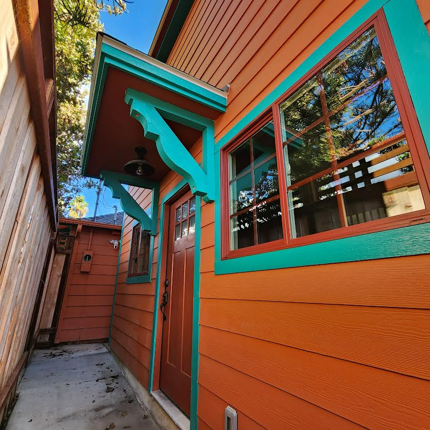 Charming & Fully Furnished 1 Bed/1 Bath Farmhouse Style House in Historic Talmadge - Available Sept. 12 - Photo 2