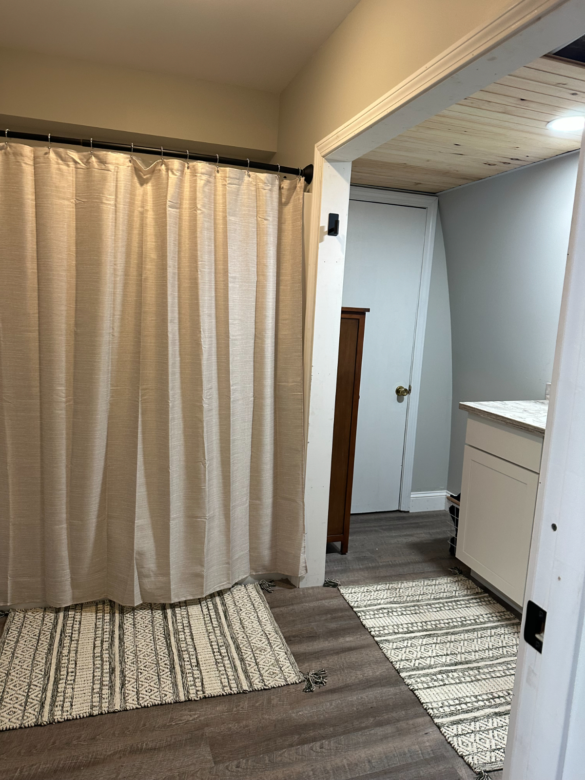 Cozy  Apartments  Awaits - Photo 8