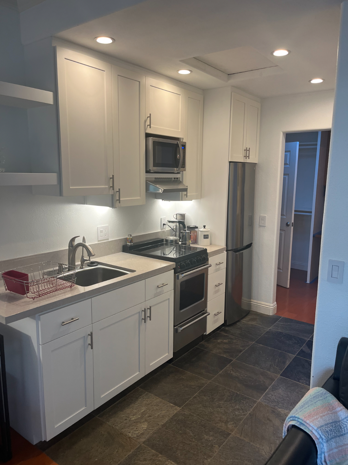 Carlsbad upgraded studio walking distance to beach and village - Photo 5
