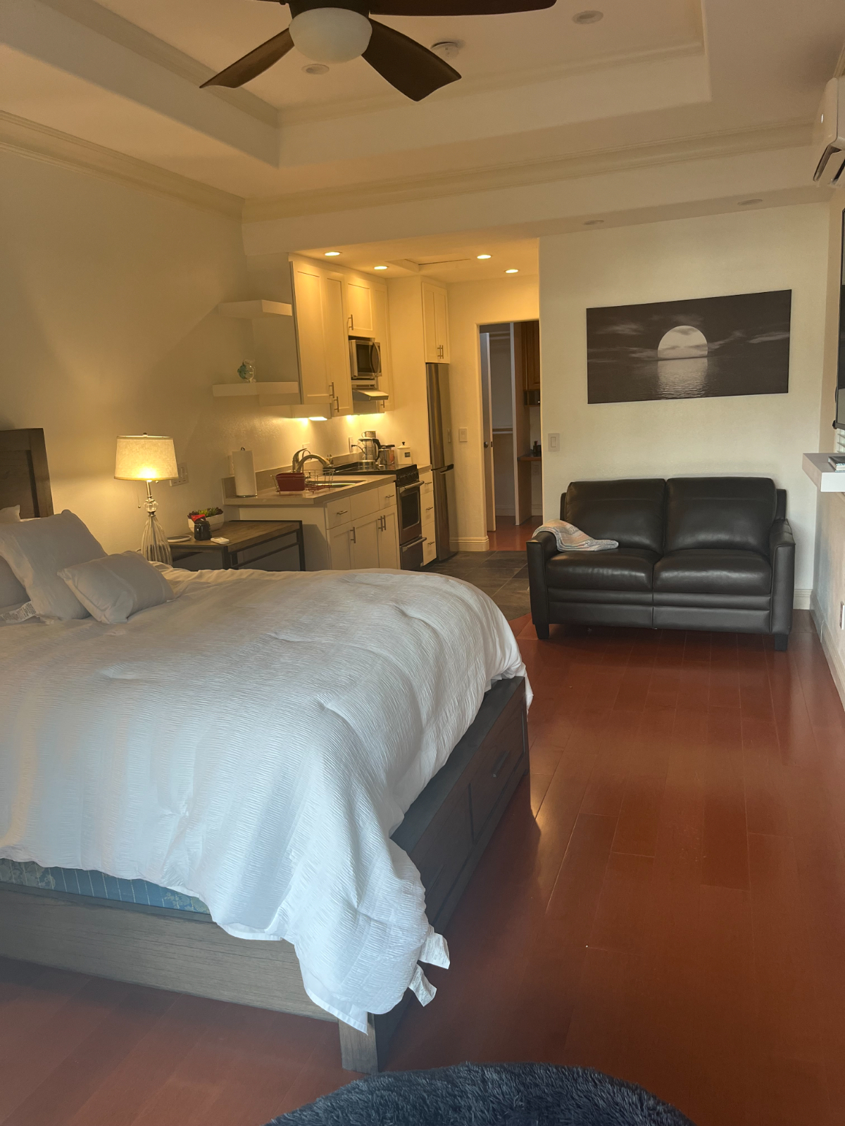Carlsbad upgraded studio walking distance to beach and village