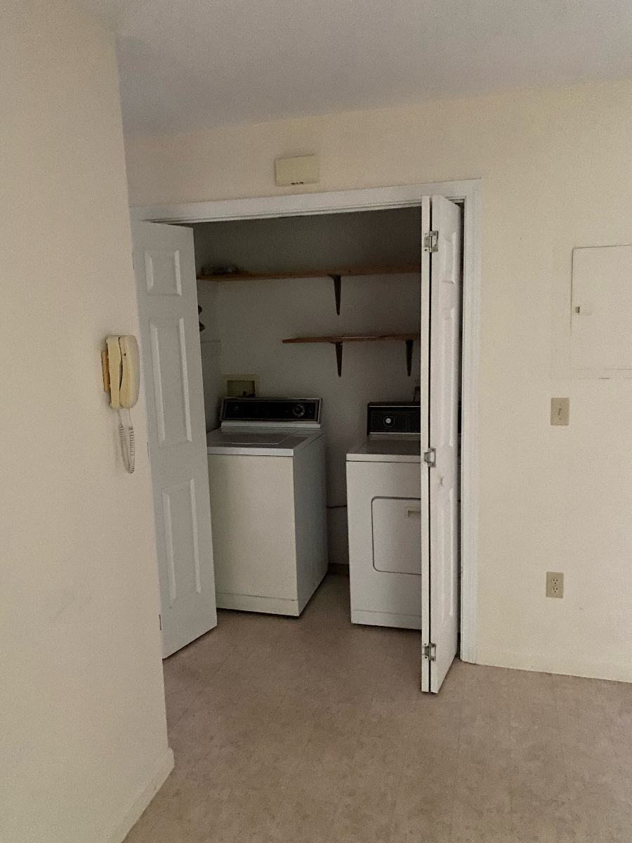 Private room in a quiet neighborhood - Photo 2