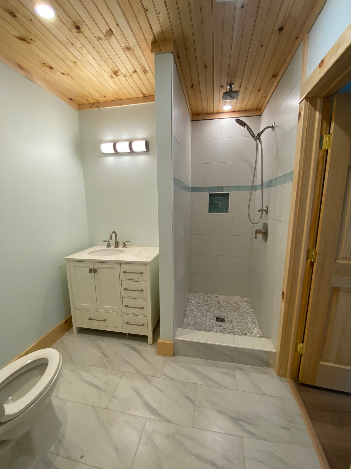 DUPLEX IN A BEAUTIFUL AND SERENE SETTING - Photo 3