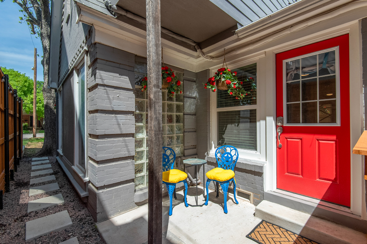 Curated visual reference: Picture Idea: Dreamy Vintage Treehouse Apartment In M Streets